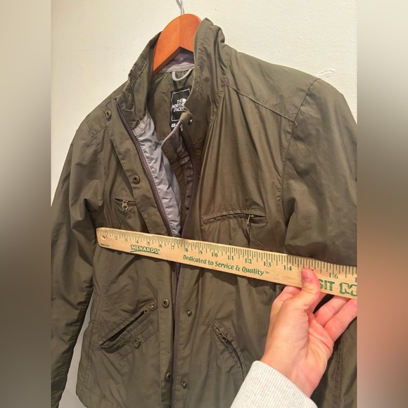 The North Face women’s  Military Green Field Jacket lightweight small neutral - Picture 2 of 11